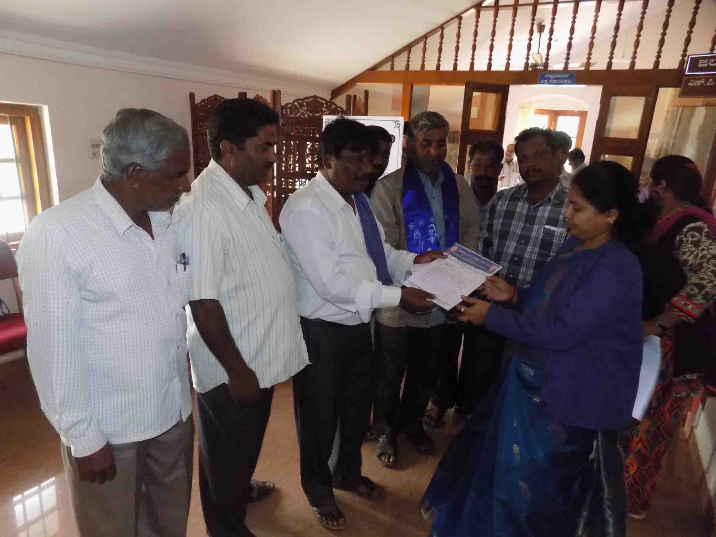 ರಾವ್‌ಬಹದೂರ್ ರಾಯ್‌ರನ್ನು ಹುದ್ದೆಯಿಂದ ವಜಾಗೊಳಿಸಲು ಒತ್ತಾಯ